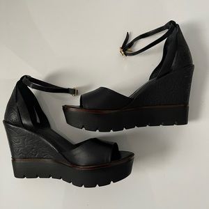 Vélez Open Toe Wedge Leather Sandals